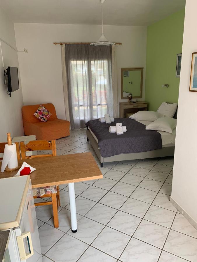 Eleftheria Studios And Apartments Acharavi  Dış mekan fotoğraf